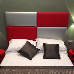 Kleine Kamer met een King Size Bed